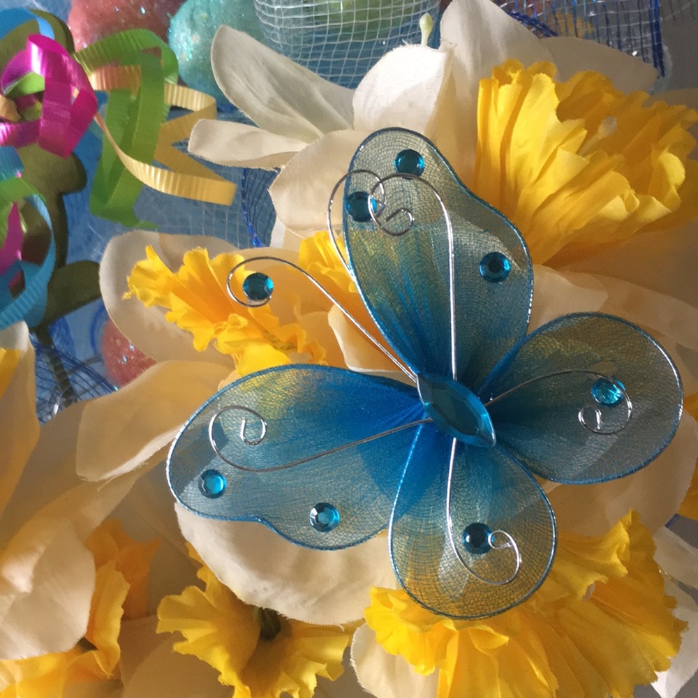 Spring Daffodil Bunny Butterfly Fun Mesh Wreath - Picture 5 of 8